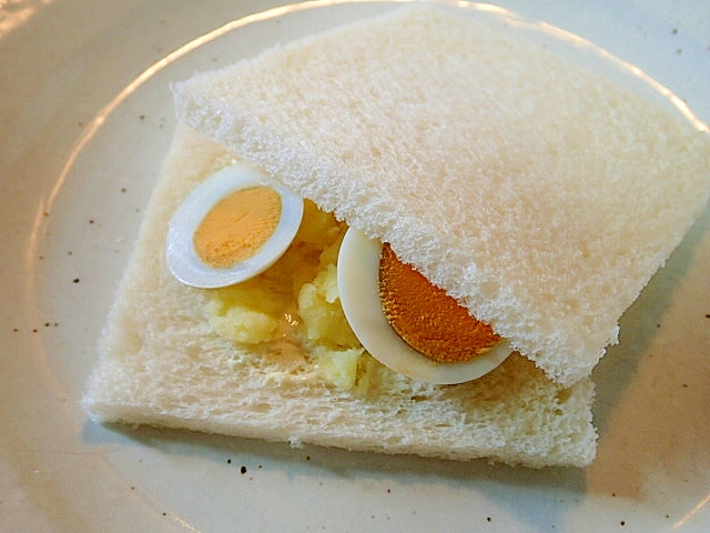 マジソル/マヨで　ゆで卵とポテトのサンドイッチ