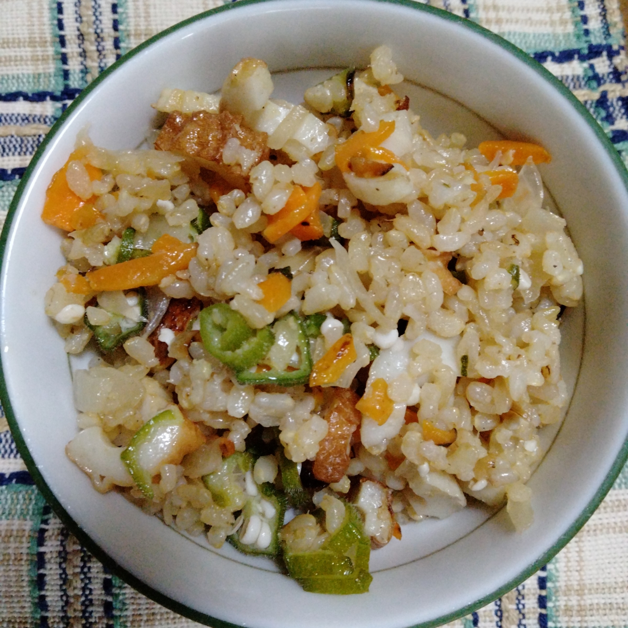 冷やご飯を使ってオクラチャーハン