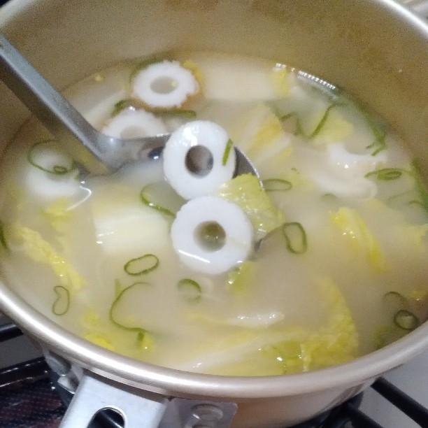 白味噌で☆ちくわと白菜とネギのお味噌汁