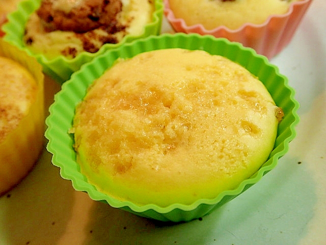 黄桃とザラメ糖のカップケーキ