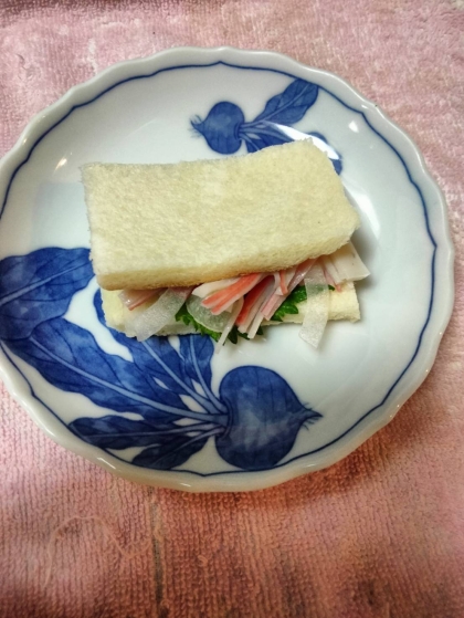 ロールパンサンド♡大葉&新玉カニカマ