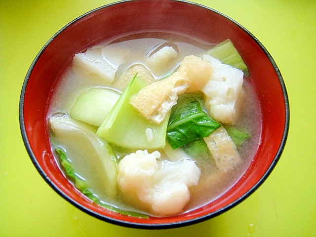 カリフラワーとチンゲン菜油揚げの味噌汁