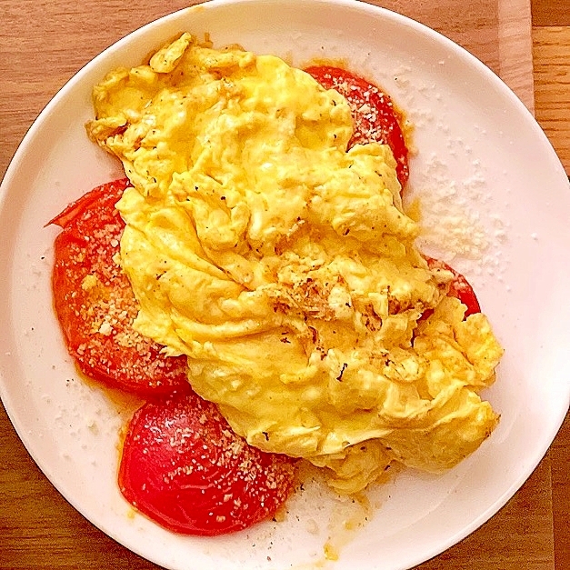 焼きトマトの卵のせ