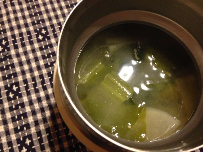 大根と小松菜とわかめの味噌汁。