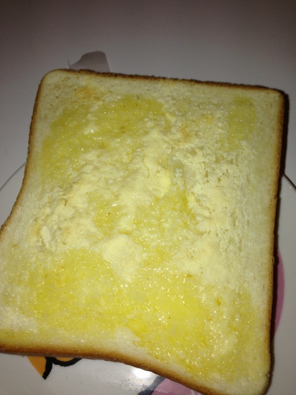 デザート感覚！食パンにスキムミルク