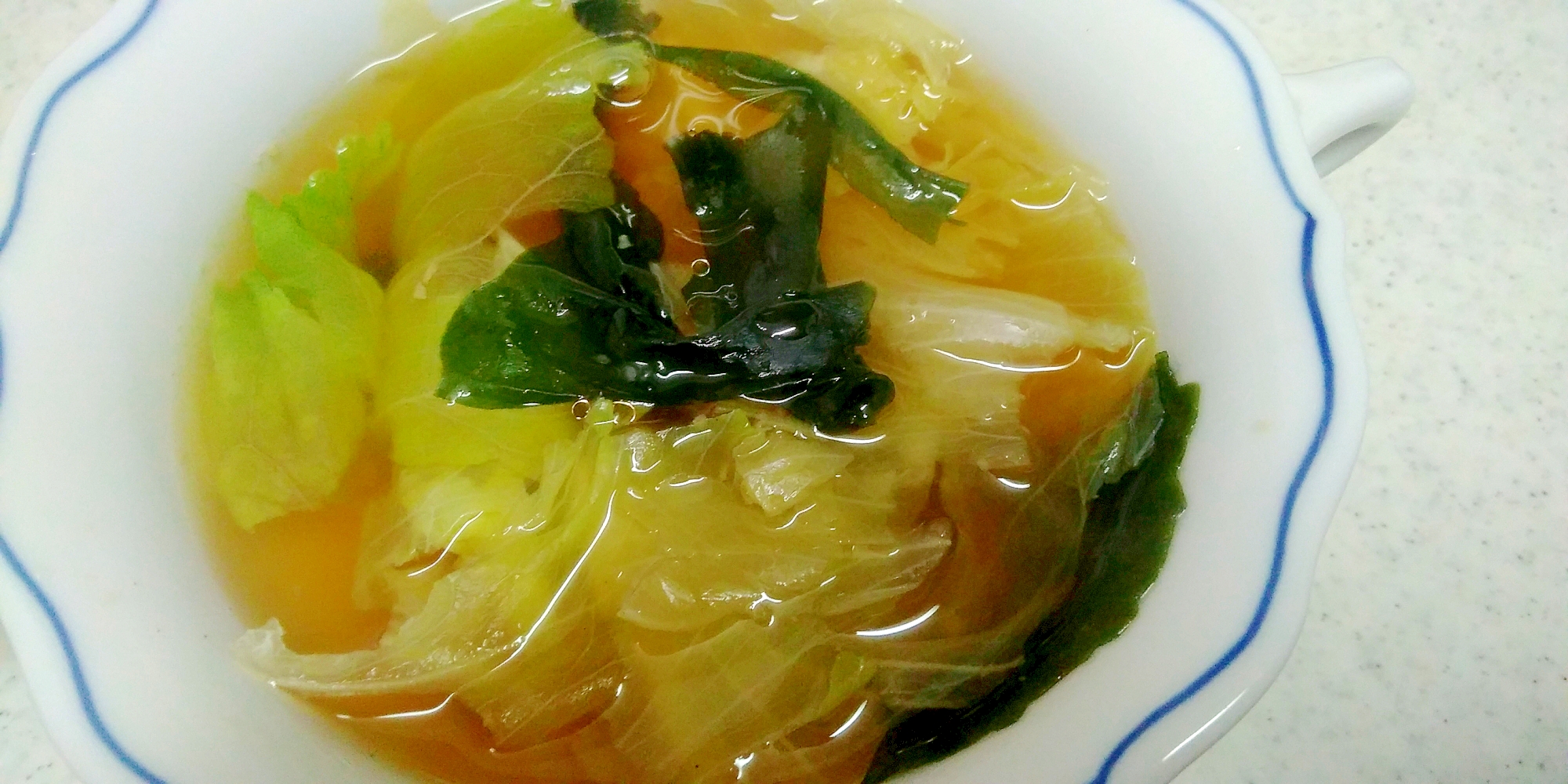 レタスとワカメの生姜スープ