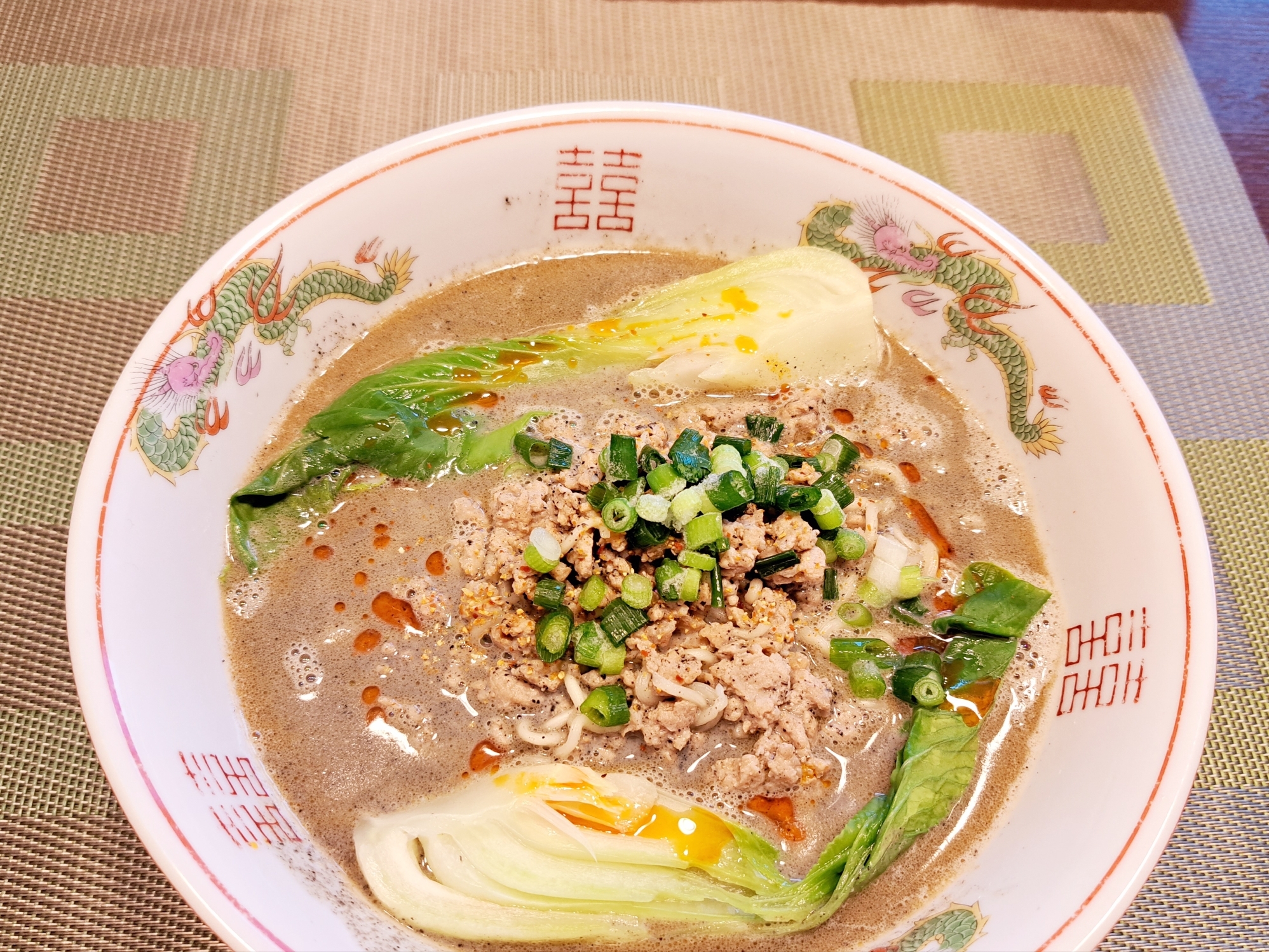 インスタントラーメンで!黒ごまペースト入り 担々麺