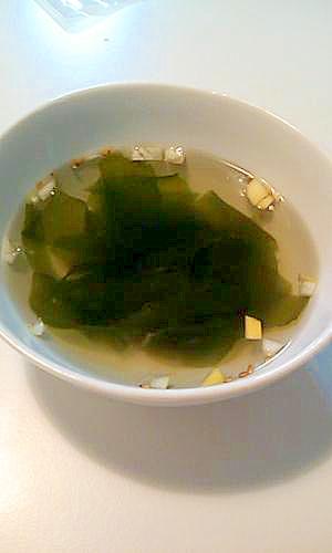 * やさしい味 *わかめスープ