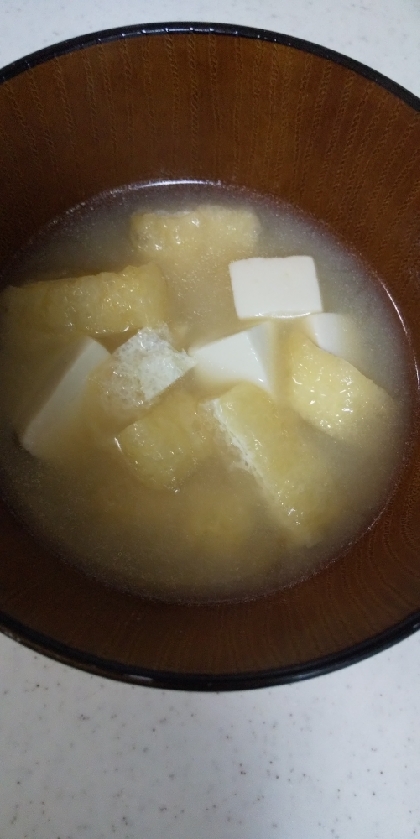 絹ごし豆腐と油揚げの味噌汁