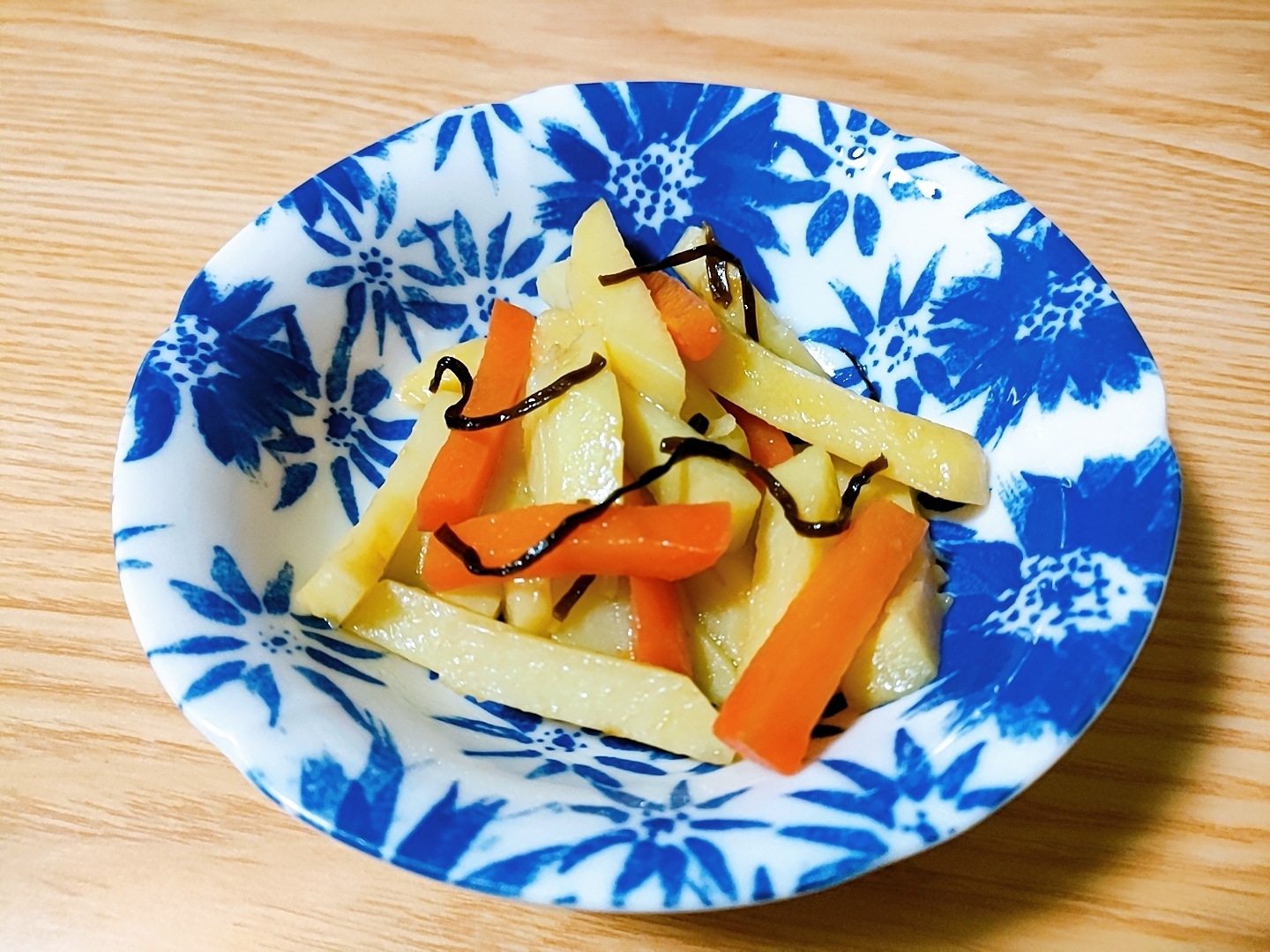 レンジで簡単☆じゃがいもと人参の塩昆布和え