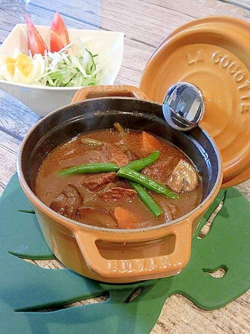 ストウブでじっくりコトコトビーフシチュー♪