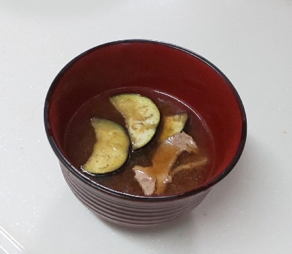 焼き茄子と豚バラのお味噌汁