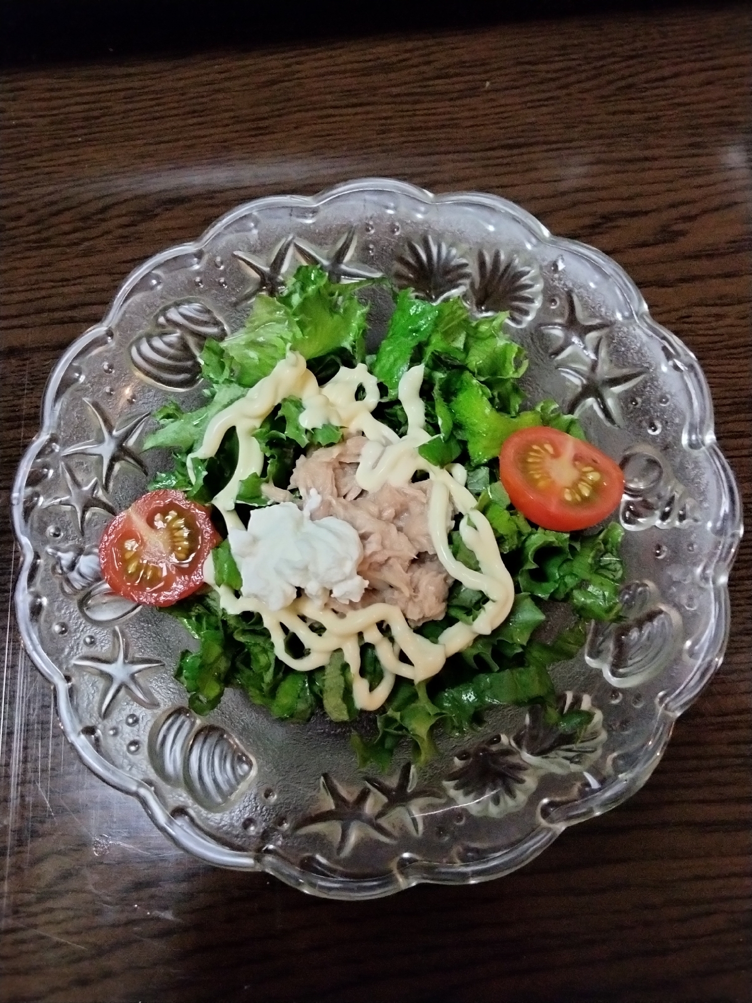 大葉たっぷり！クリチ&ツナマヨのせ野菜サラダ