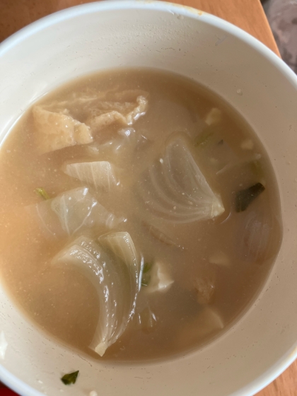じゃがいもと焦がし玉ねぎの味噌汁☆出汁いらず
