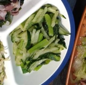 レンジで簡単☆きゅうりと小松菜のごま和え