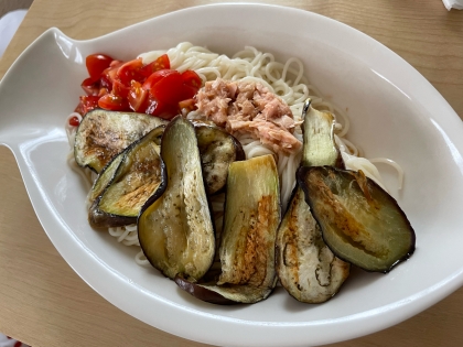 トマト茄子ツナで具だくさんなそうめん♪