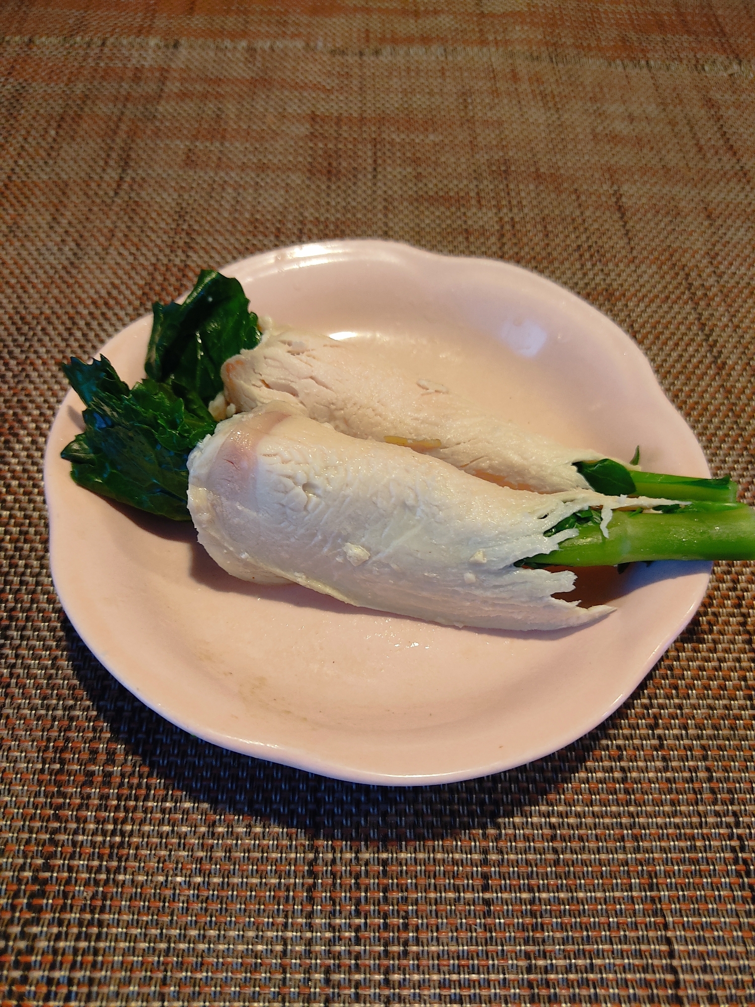 塩ゆでのらぼう菜の鶏ハム巻