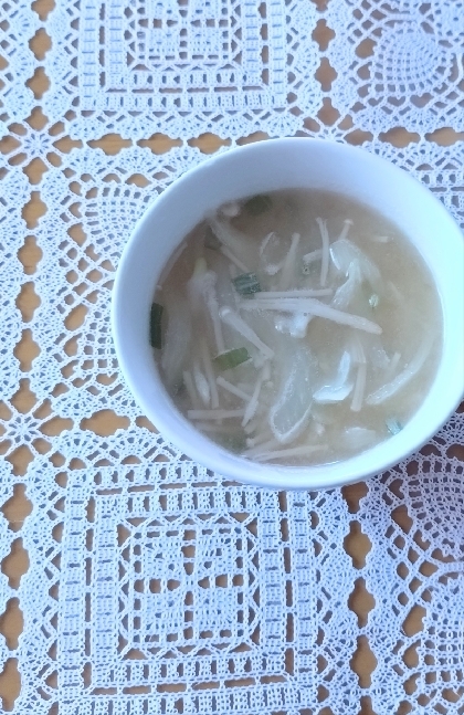 えのき、たまねぎ、小ねぎのお味噌汁