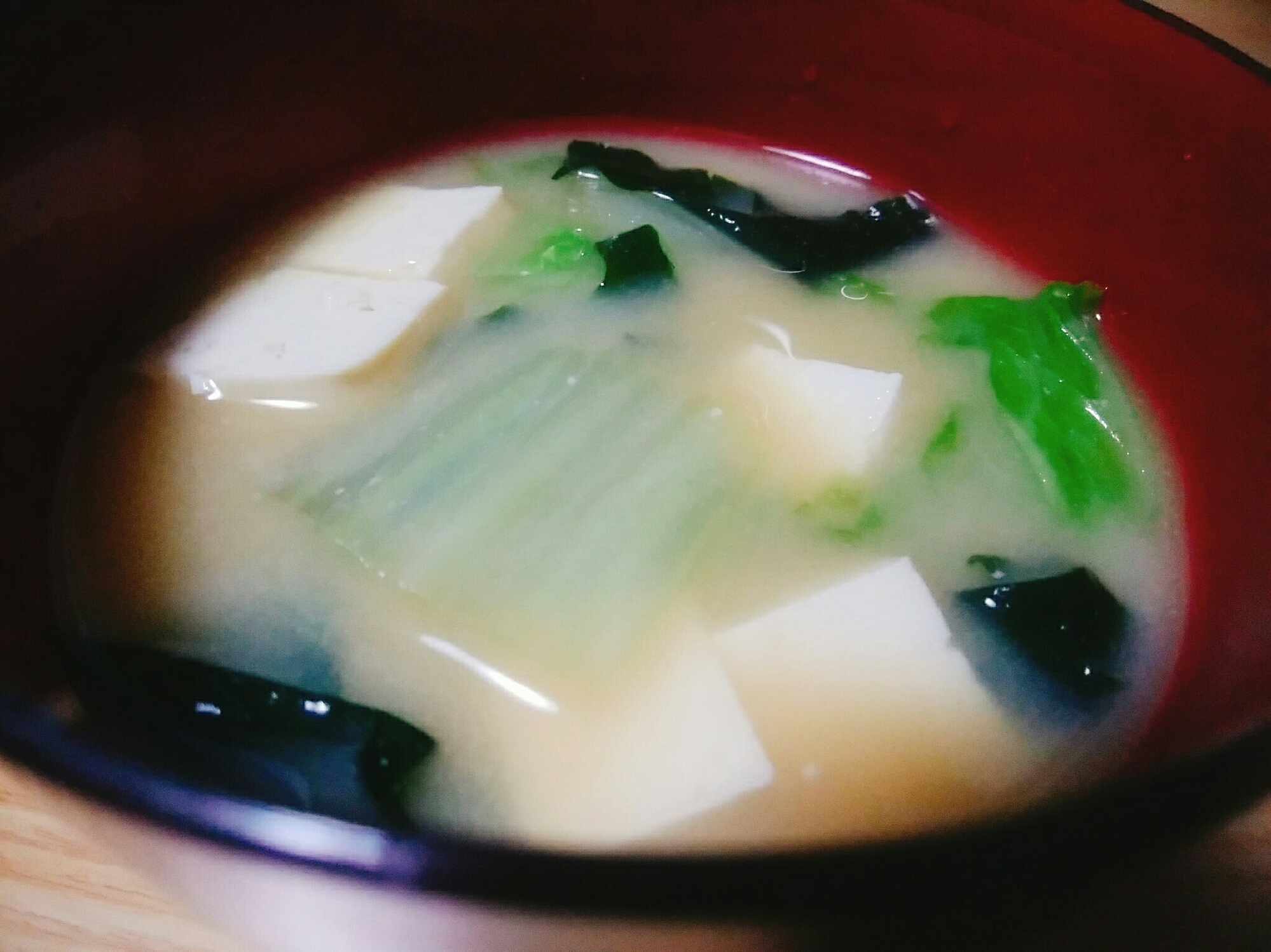豆腐と白菜とわかめの味噌汁