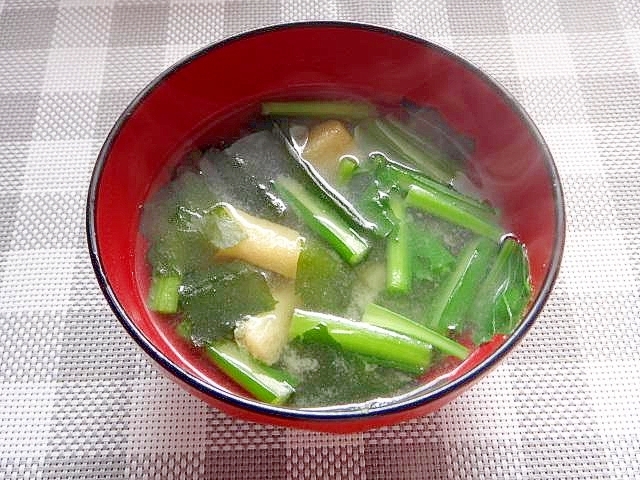 カブの葉とわかめ油揚げの味噌汁