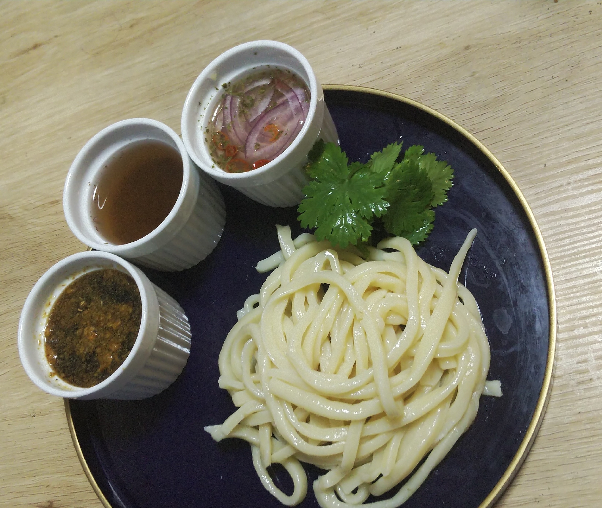 寝かせナシ！！すぐ茹で手打ちうどん＆3種のつけつゆ