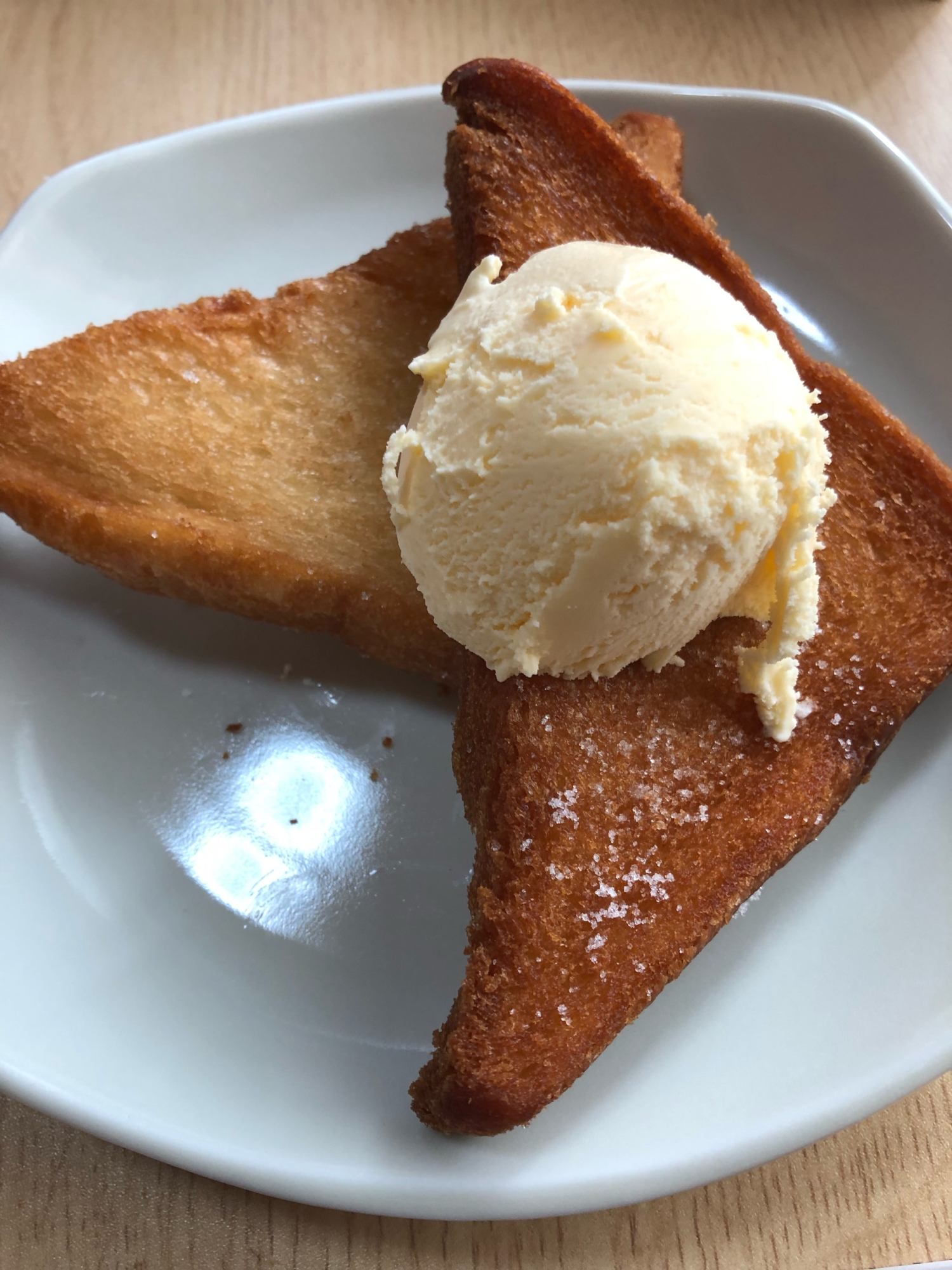 食パンで！簡単揚げパンアイス添え