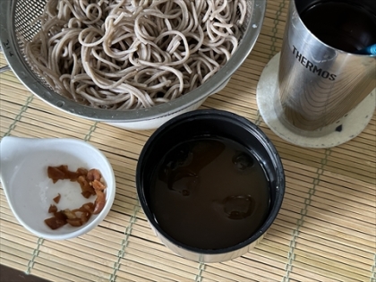 連日ナツくてナツくて冷やし麺ばっか…で油断してたら麺つゆがニャー！煮物離れしてるんで白だしはたっぷり…これ見つけてニヤリしました鰹効いてるし手作り気取れるゴチ様