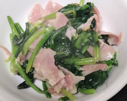 ほうれん草とベーコンの炒め物