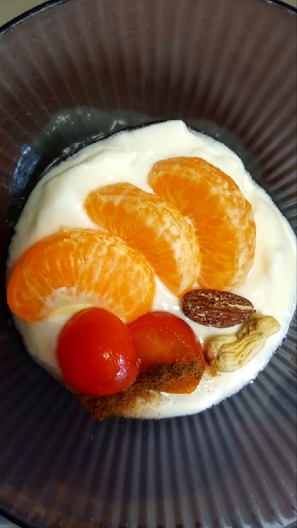 みかんトマトナッツ♪ヨーグルト
