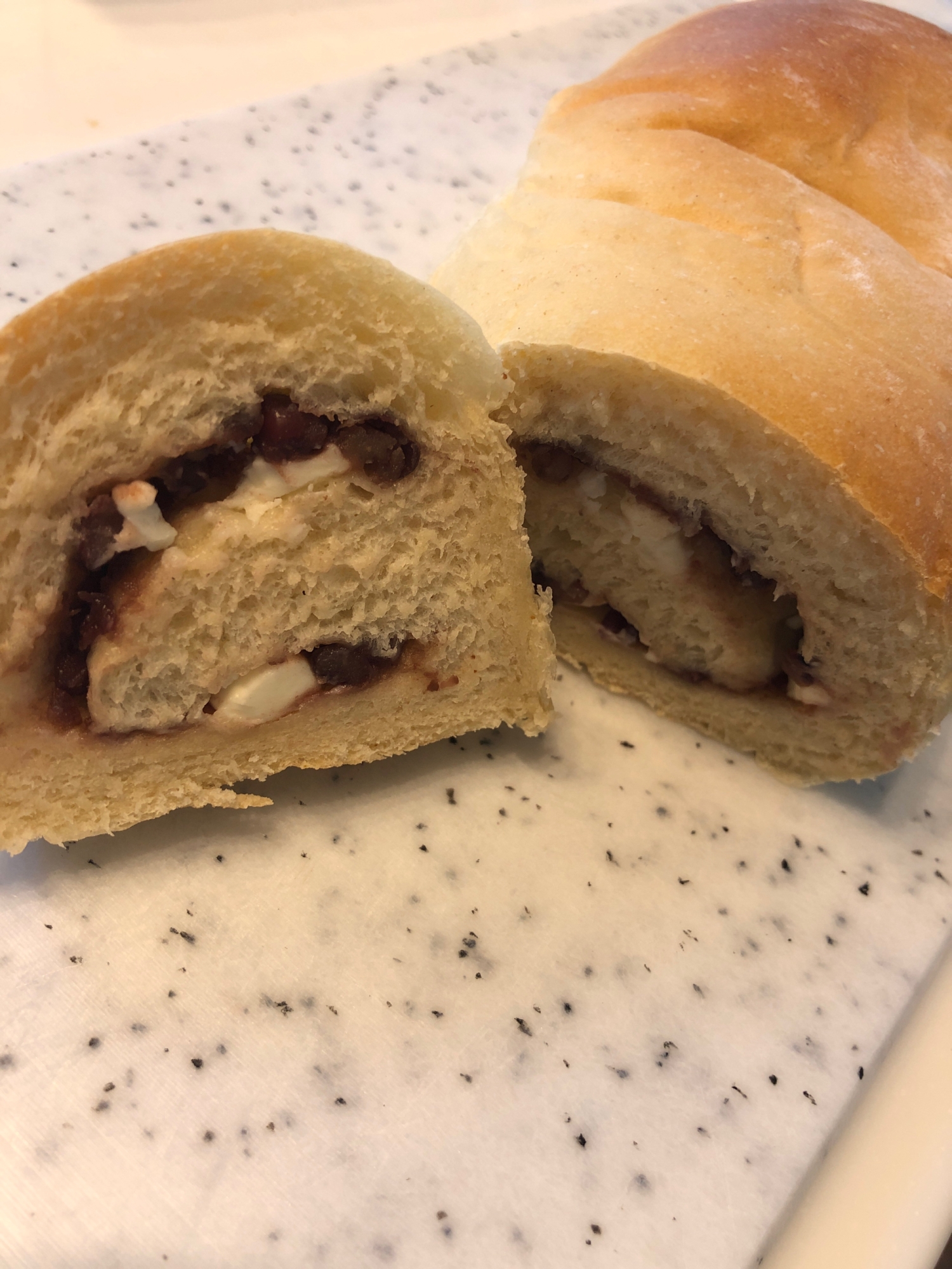 生地はHBまかせ＊あんことクリチのぐるぐる食パン