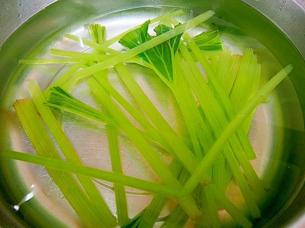 ふきの下処理 レシピ 作り方 By よっちごはん 楽天レシピ