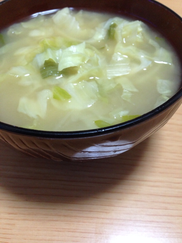 キャベツと白葱の味噌汁(*^^*)★