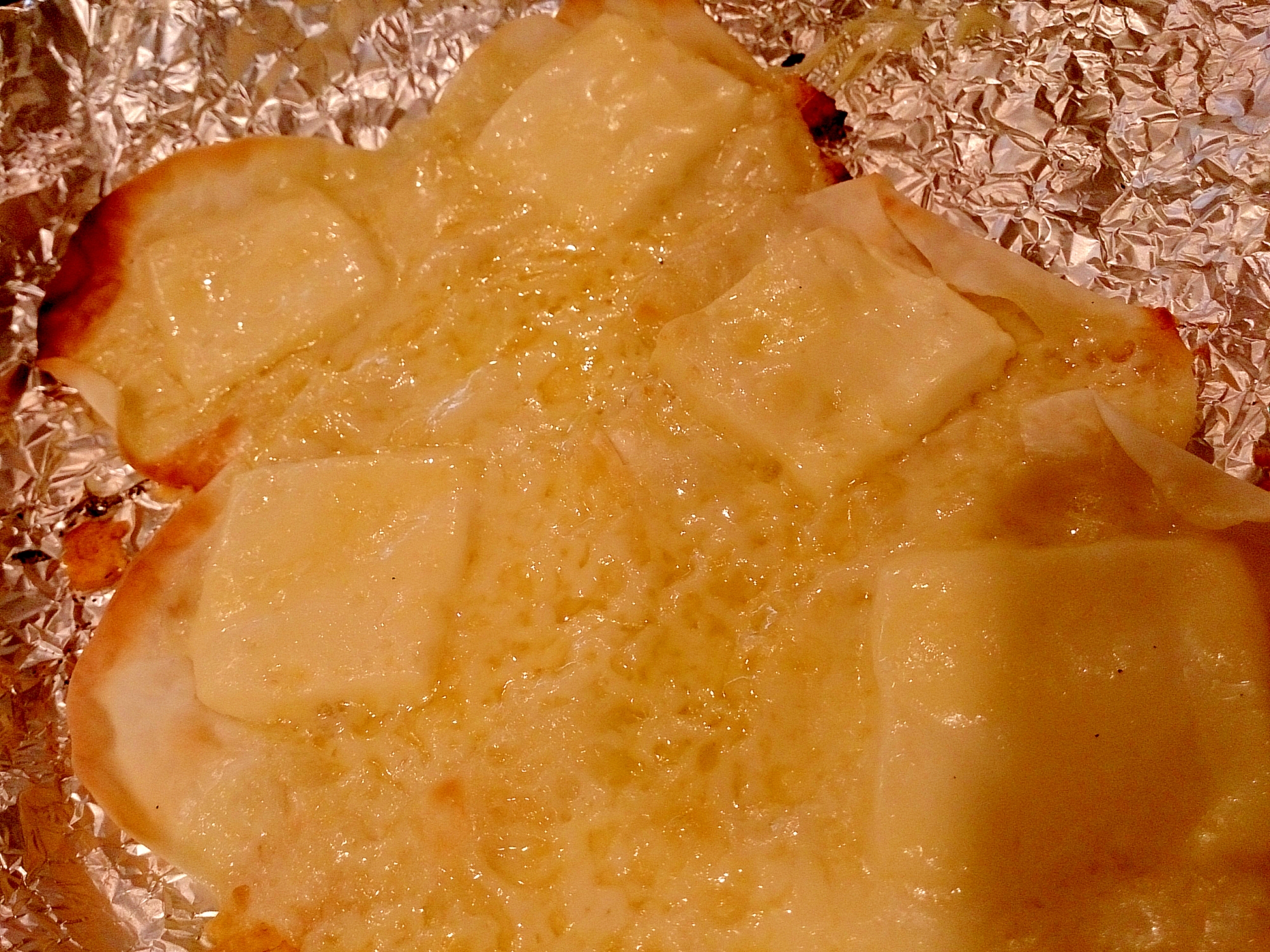 アンチョビクリームチーズで簡単 餃子の皮ピザ