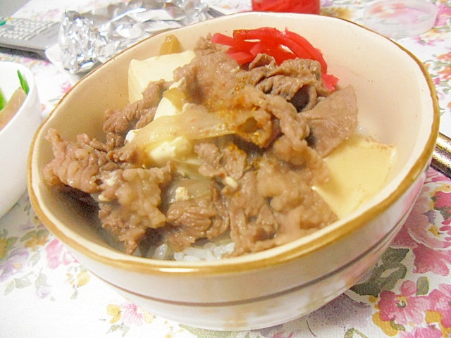 肉とうふ丼　ヘルシーにボリューム牛丼