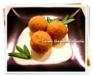 残りのカレーで「カレーライスコロッケ」☆ 