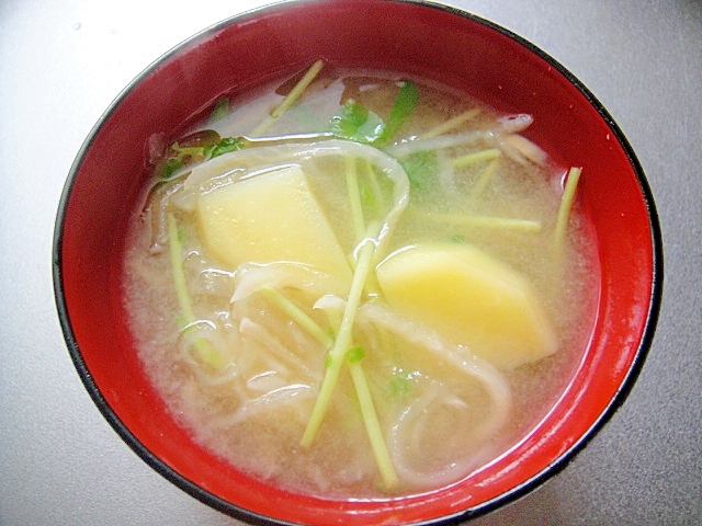 切り干し大根とじゃがいもの味噌汁