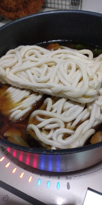 冷凍うどんで作る、鍋の残り汁うどん、おいしかったです。