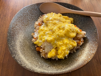 冷ご飯とトマトジュースで！　とろとろ卵のオムライス