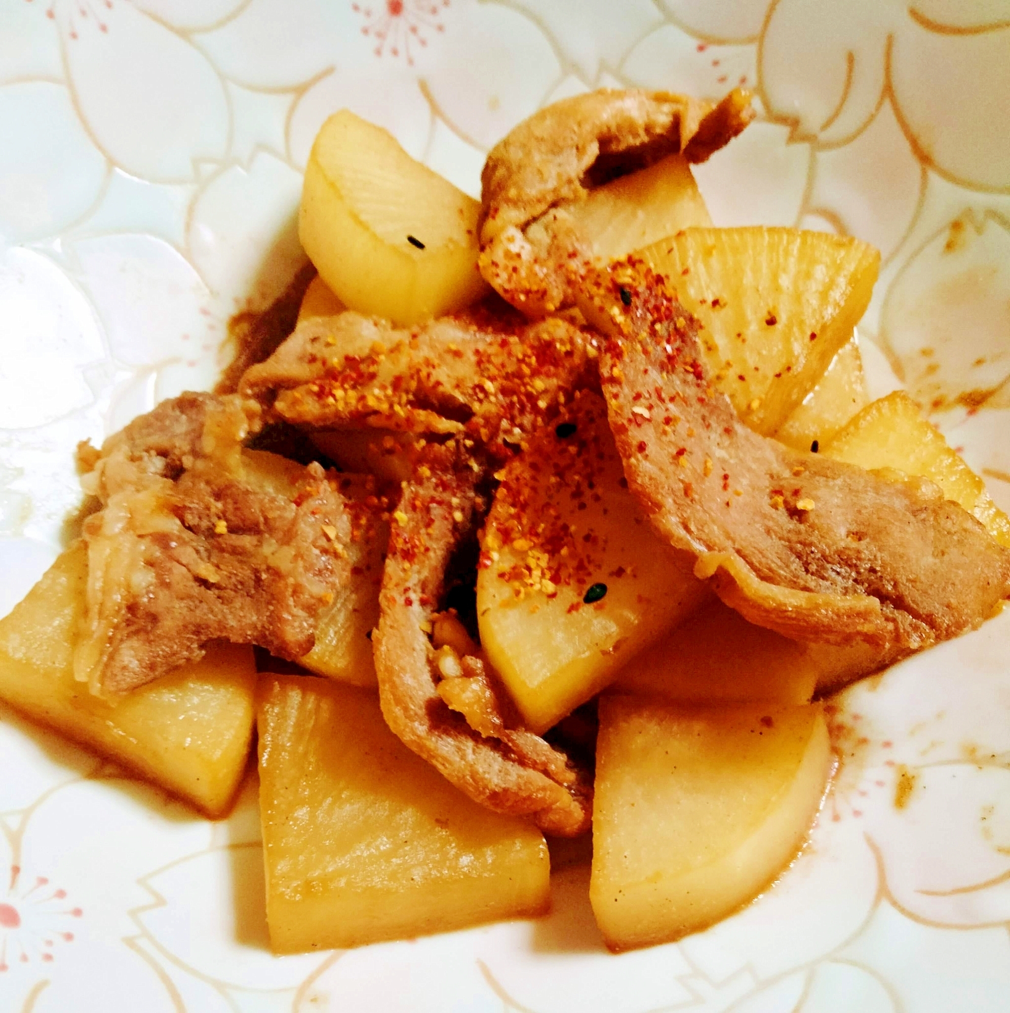 茜霧島でこっくり…大根と豚肉の煮物