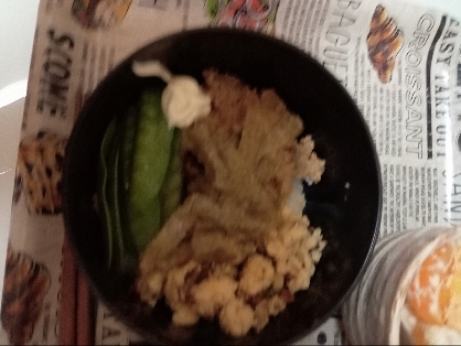 しっとり鶏そぼろの三色丼