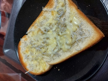 朝食に✿　簡単しらすとチーズのトースト