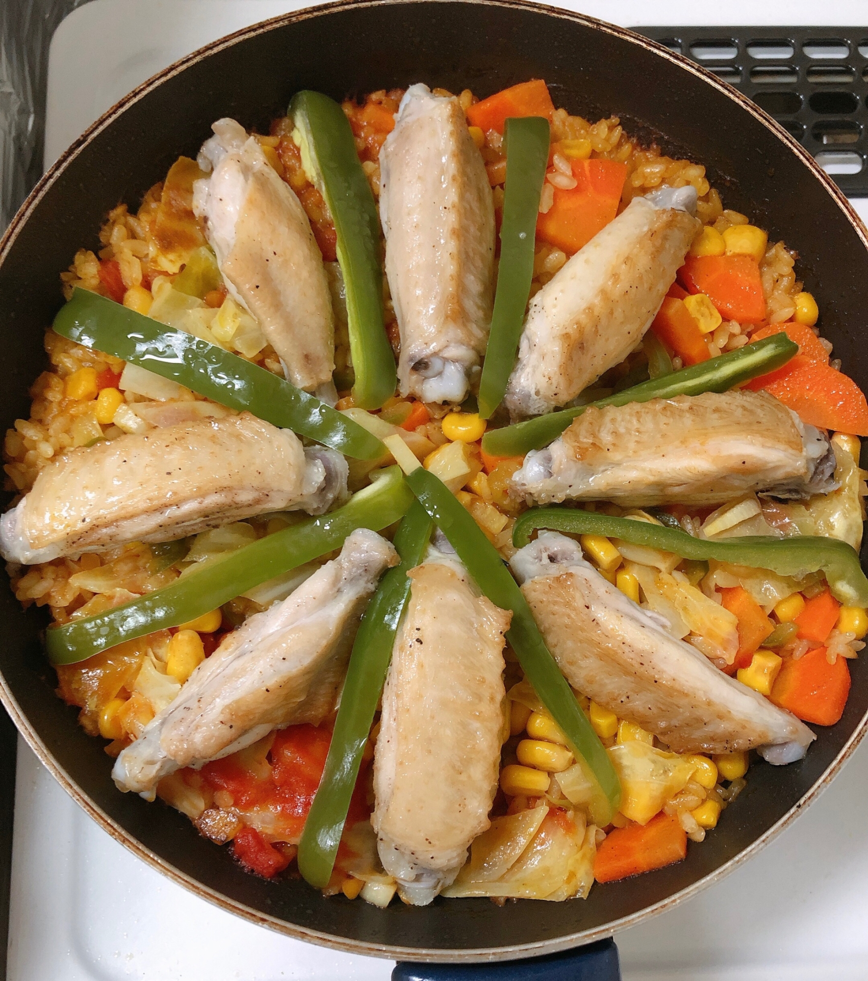 フライパンで作る、チキンと野菜のカレーパエリア♪