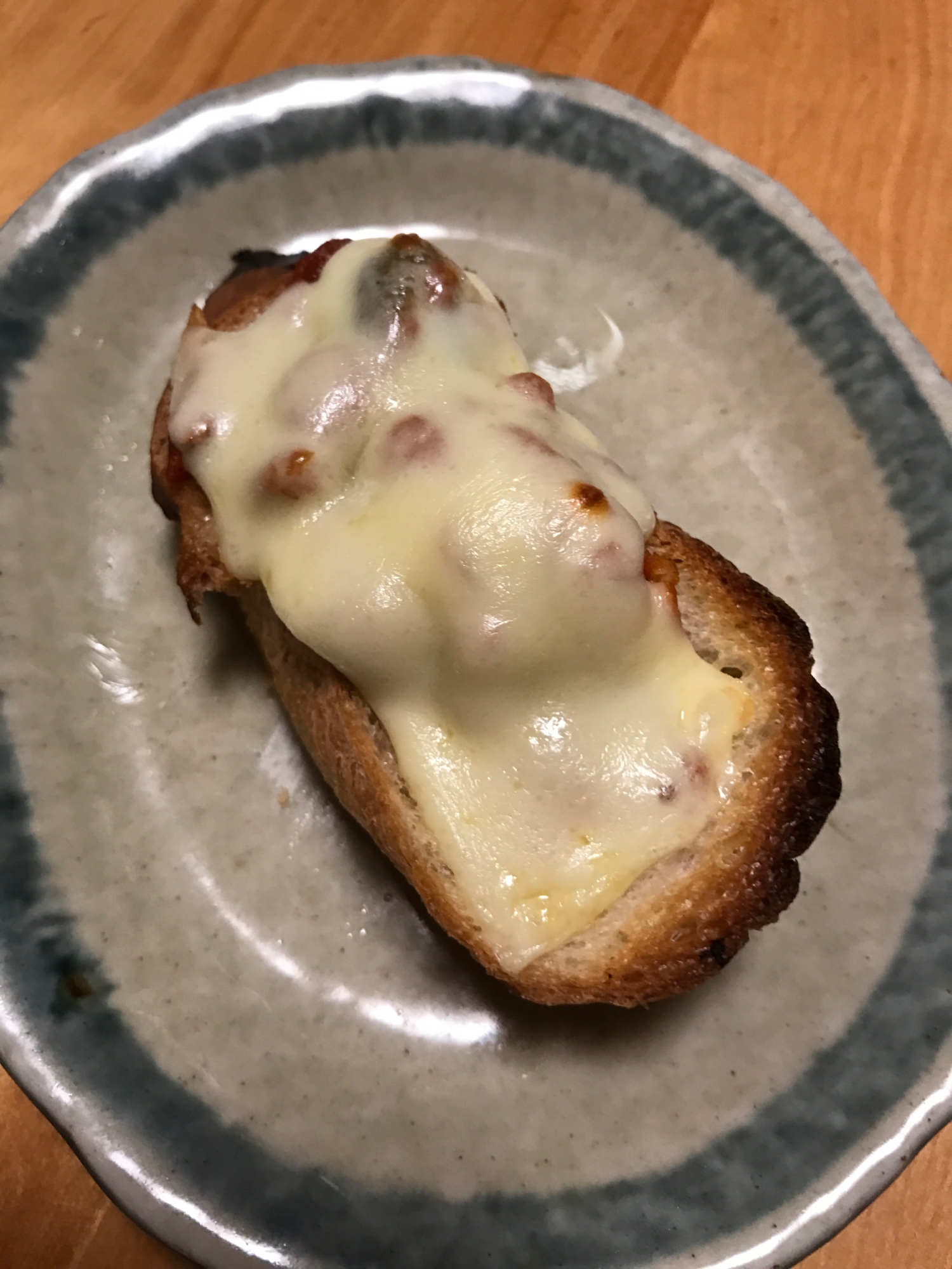 ピリ辛トマトソースチーズバケット レシピ 作り方 By ボンド子 楽天レシピ ピリ辛トマトソースチーズバケット レシピ 作り方 By ボンド子 楽天レシピ