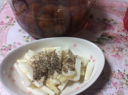小鉢に　梅酢かけ長芋