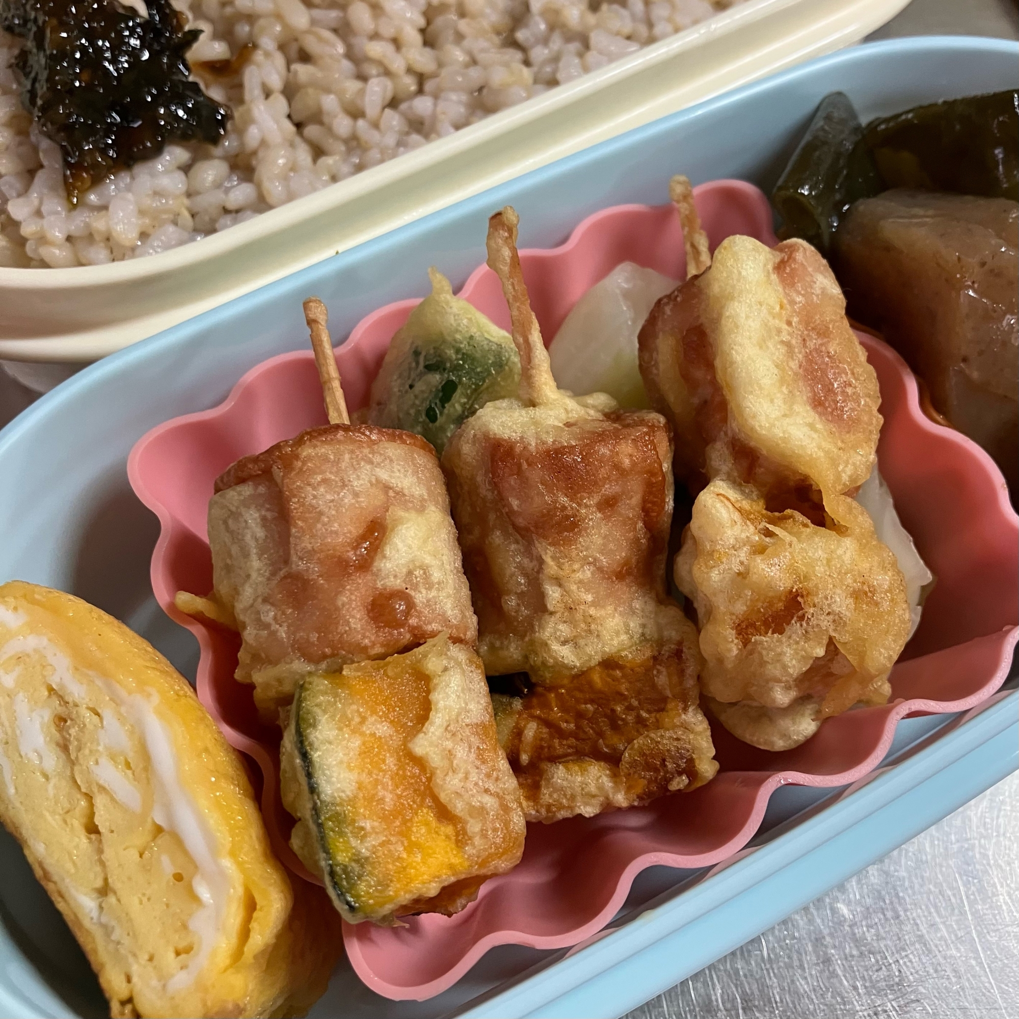 お弁当に《かぼちゃと魚肉ソーセージの天ぷら》