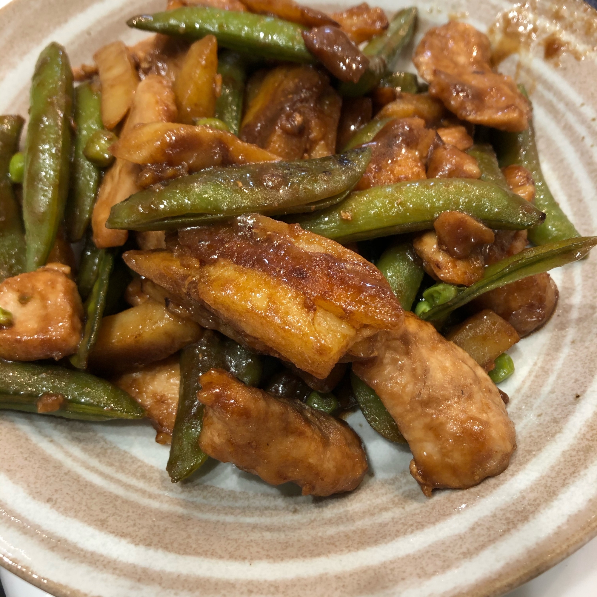 スナップえんどうと鶏肉のバター醤油炒め