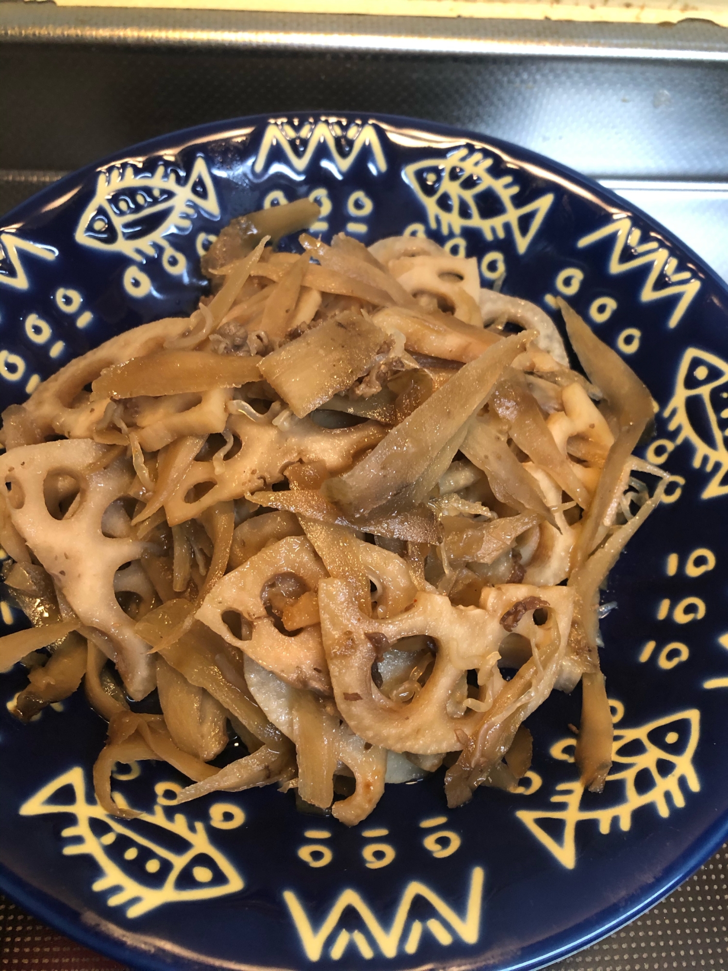 シャキシャキ♪牛肉と蓮根と牛蒡の甘辛炒め煮^_^