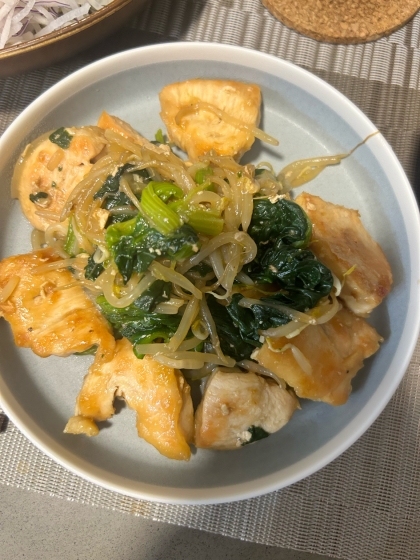 もやしとほうれん草、鶏むね肉のオイスター炒め