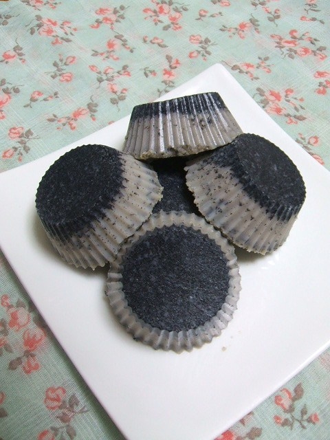 ムチっと美味しい ひと口サイズの黒胡麻ゼリー レシピ 作り方 By シロちゃん5549 楽天レシピ ムチっと美味しい ひと口サイズの黒胡麻ゼリー レシピ 作り方 By シロちゃん5549 楽天レシピ