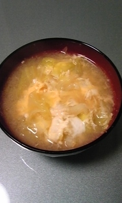 キャベツとかき卵のお味噌汁